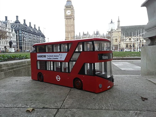 LONDON STORAGE BUS - Image 2